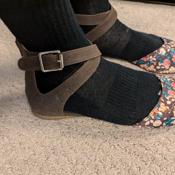 Brown and floral zipper back, ankle strap flats - Sz 8 - Picture 9 of 9